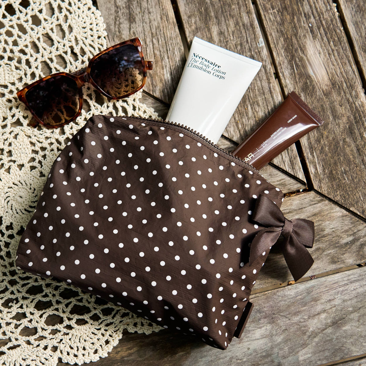 Case-Mate Espresso Polka Dot Bow Crinkle Makeup Bag