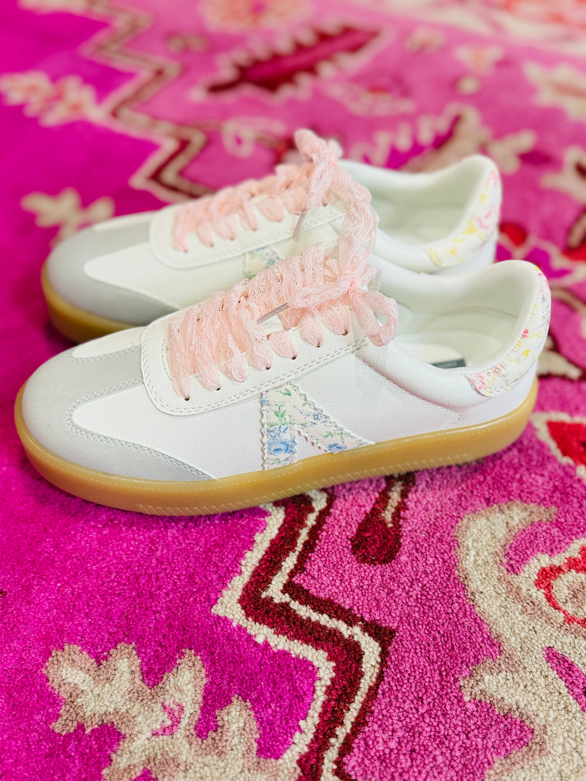 Carrie Sneakers